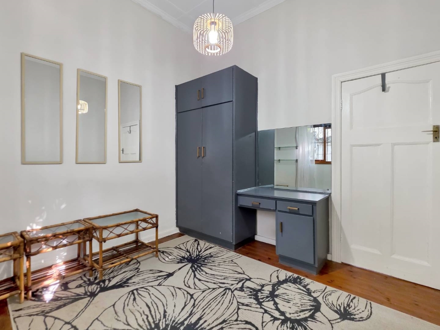 6 Bedroom Property for Sale in Green Point Western Cape